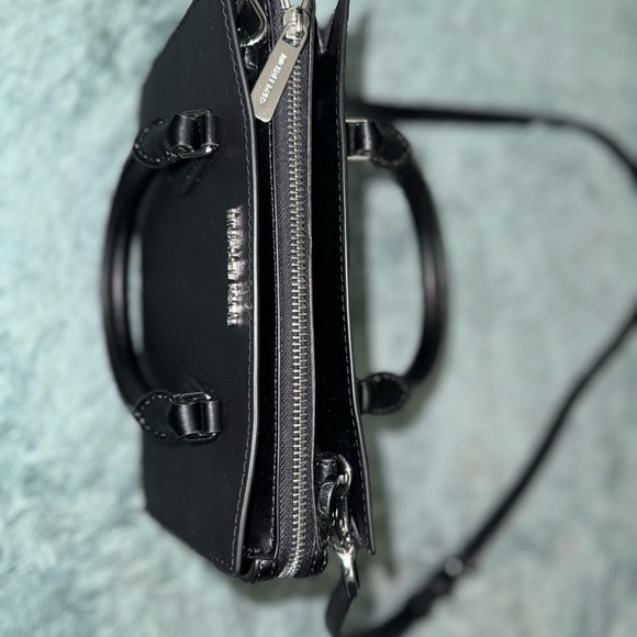 Like new Michael Kors handbag. - Picture 2 of 11